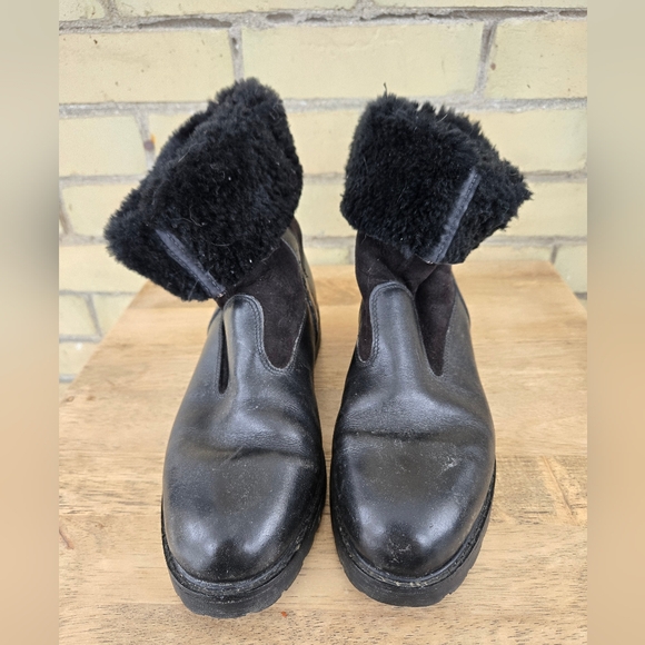 Roots Shearling Boots - Picture 2 of 9